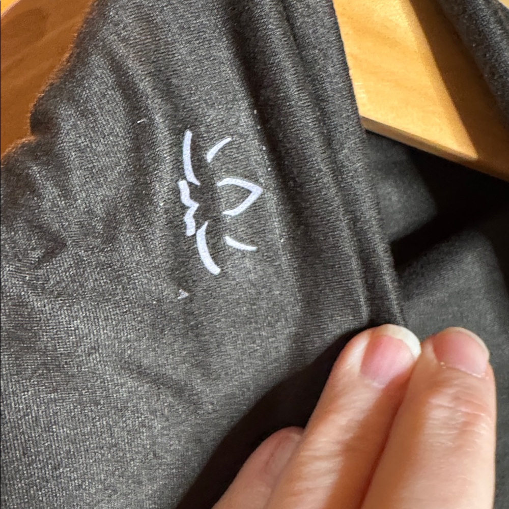 NWT Beyond Yoga Black Infinity Scarf w/ Hidden Zipper Pocket Phone Wallet - Picture 12 of 13